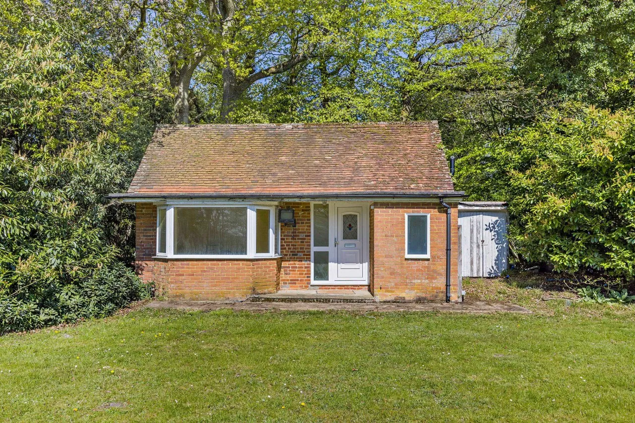 Burys Bank Road, Greenham, RG19, photo 16