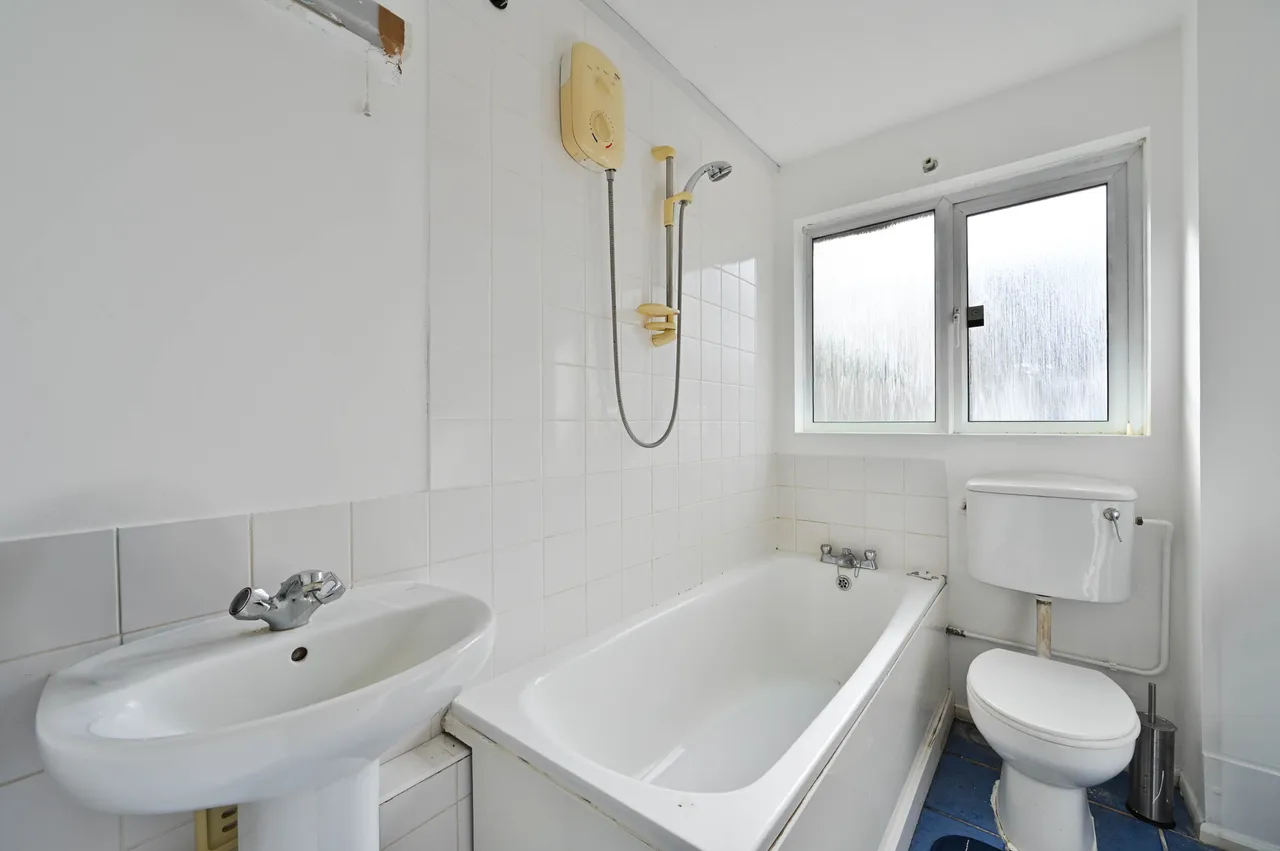 Woking, GU21, photo 8