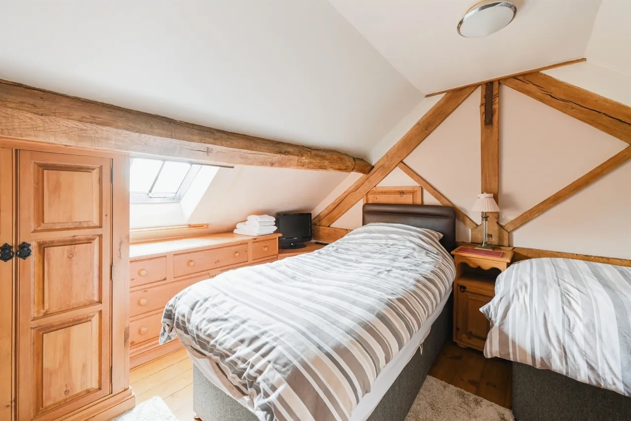 Fieldfare Cottage, Leigh, ST10, photo 12