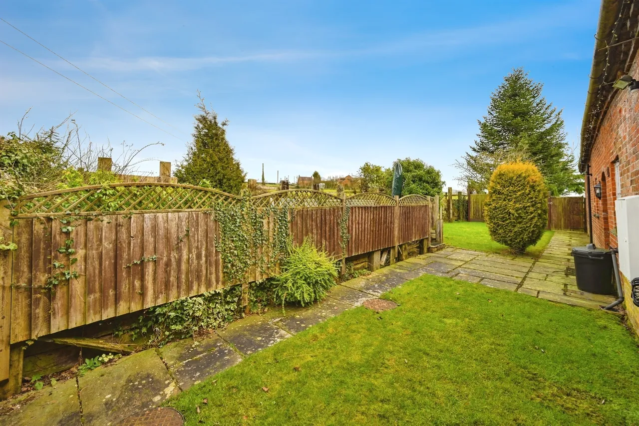 Fieldfare Cottage, Leigh, ST10, photo 16