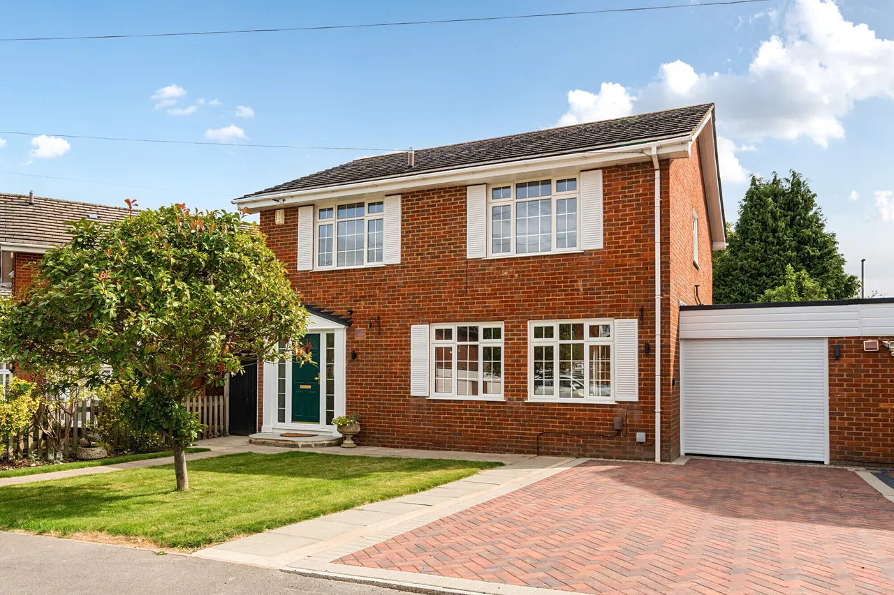 4 bed house for sale, Fir Tree Close, Epsom, KT17