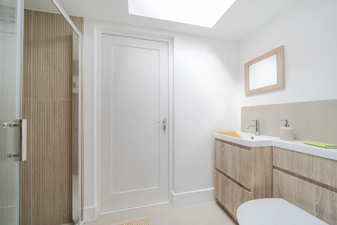 Fir Tree Close, Epsom, KT17, photo 12