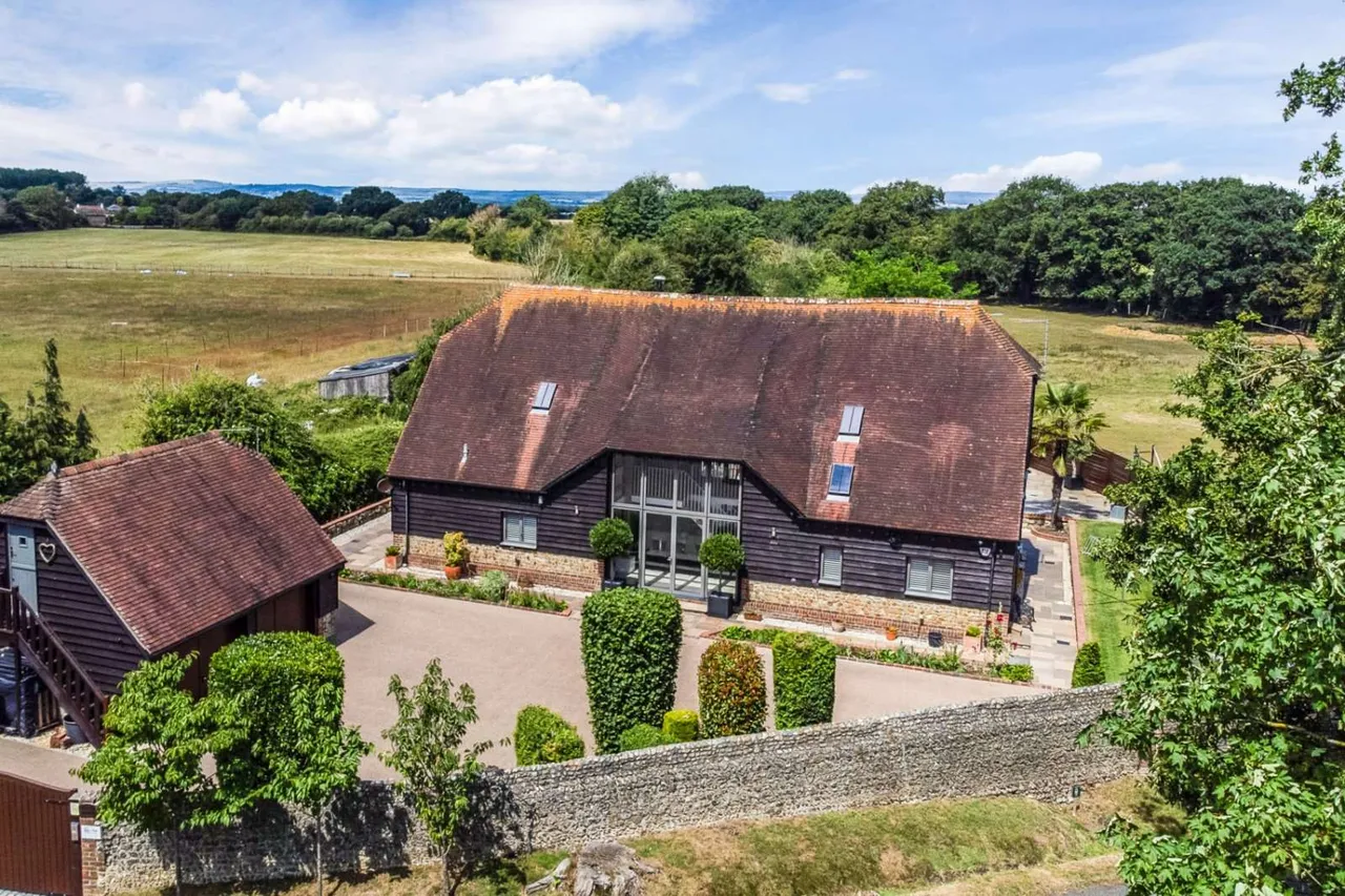 Hewarts Lane, Aldwick, West Sussex, PO21 3DJ, photo 2