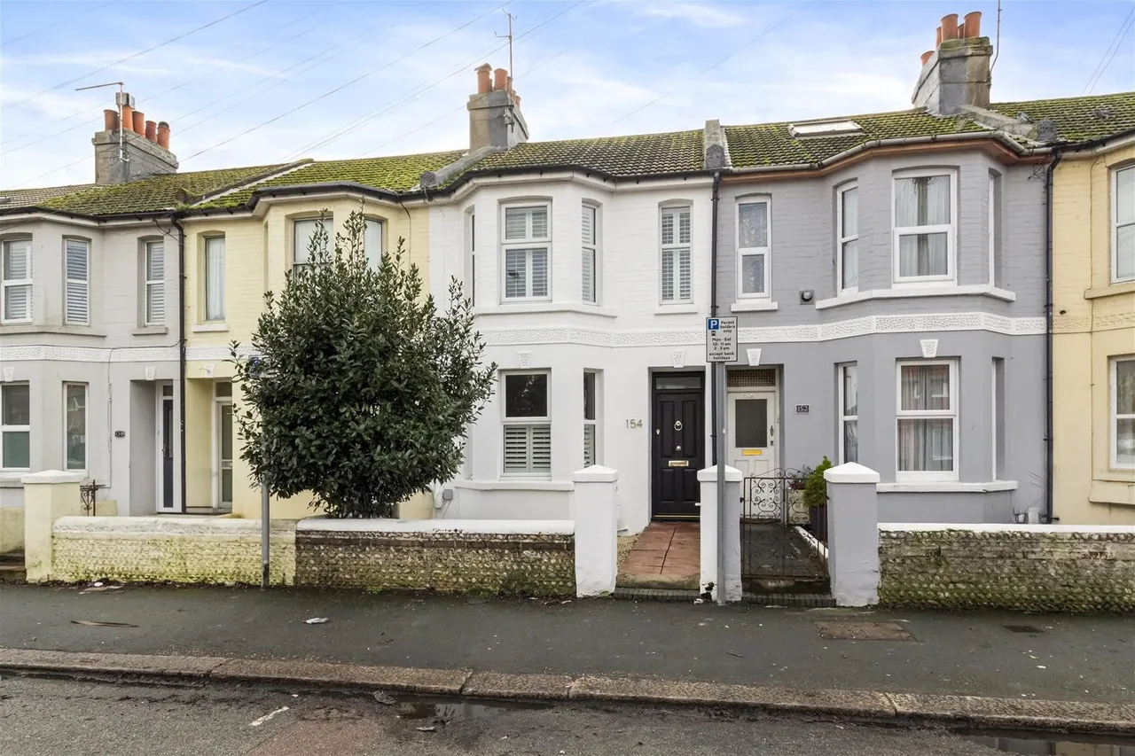 3 bed house for sale — Lyndhurst Road, Worthing
