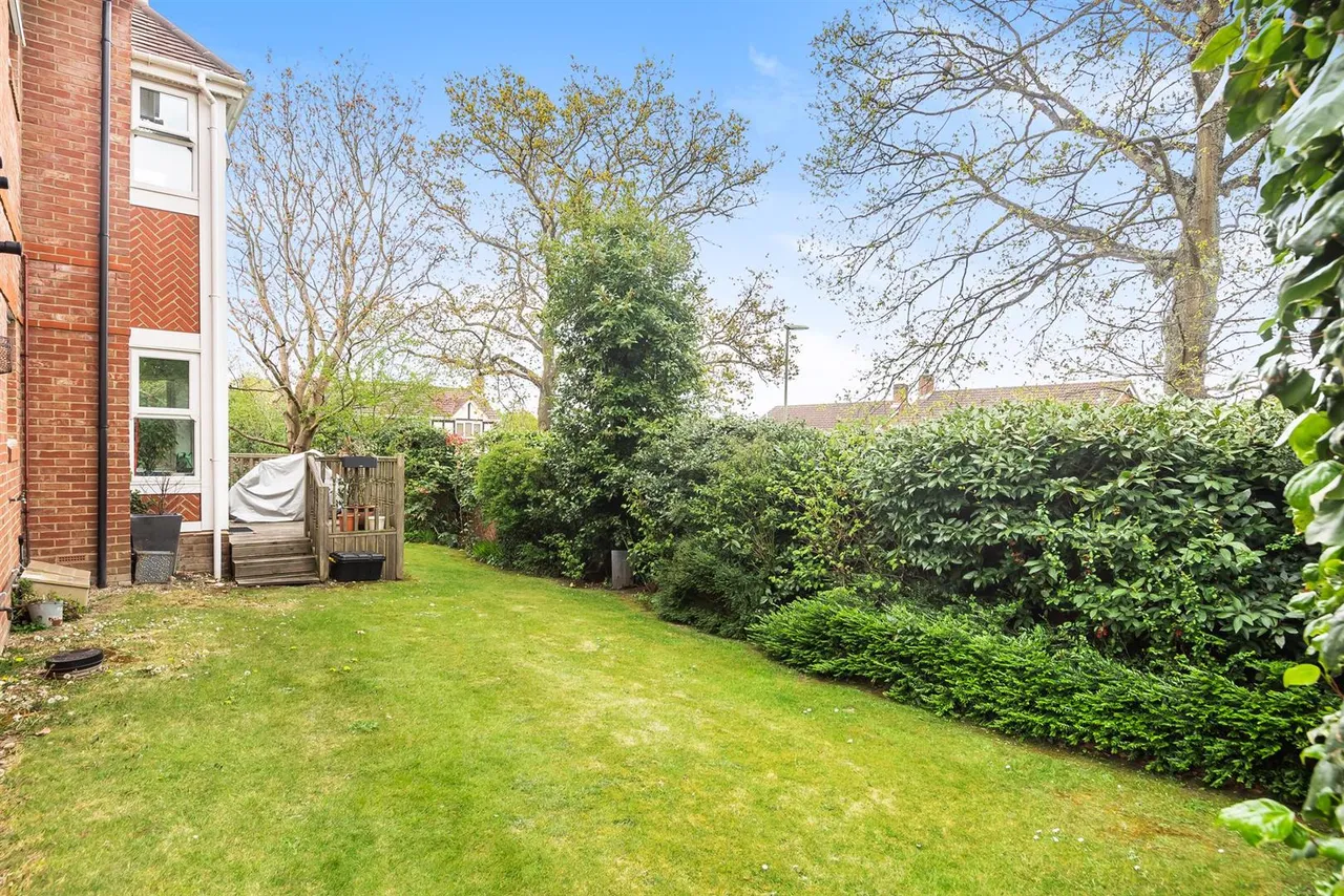 Locks Road, Locks Heath, photo 11