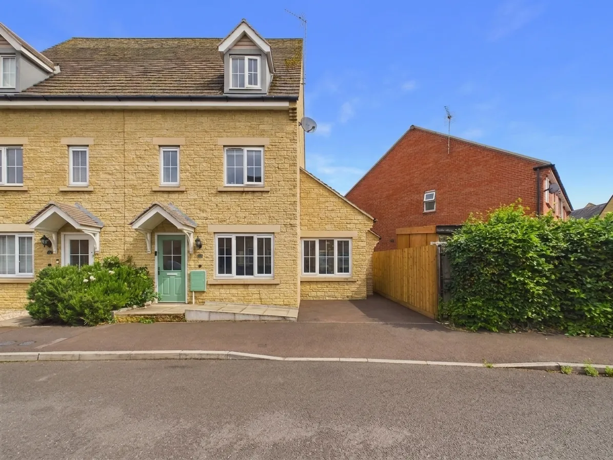 4 bed house for sale — Greenacre Way, Bishops Cleeve, Cheltenham, GL52 8SJ