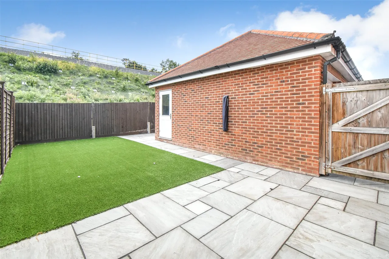 Athoke Croft, Hook, Hampshire, RG27 9UE, photo 13