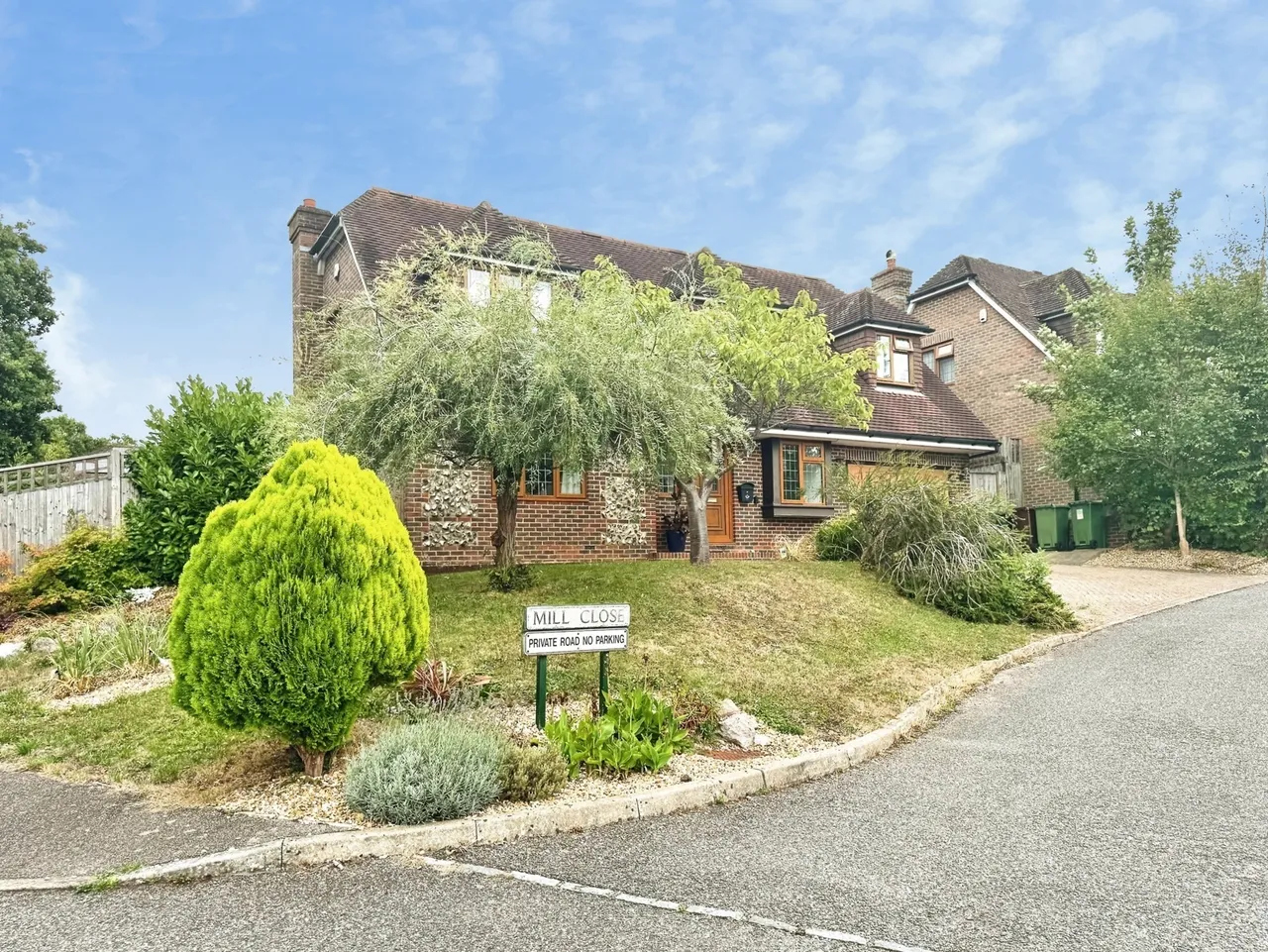 4 bed house for sale, Mill Close, Staplecross, TN32