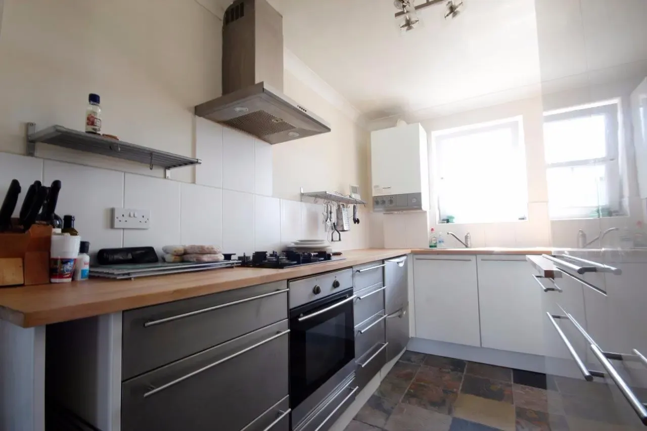 2 bed house to rent, Trundleys Road, London, SE8