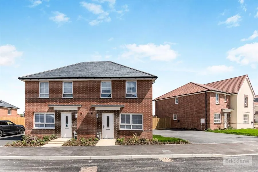 3 bed house to rent, Tangmere Road, Hailsham, BN27