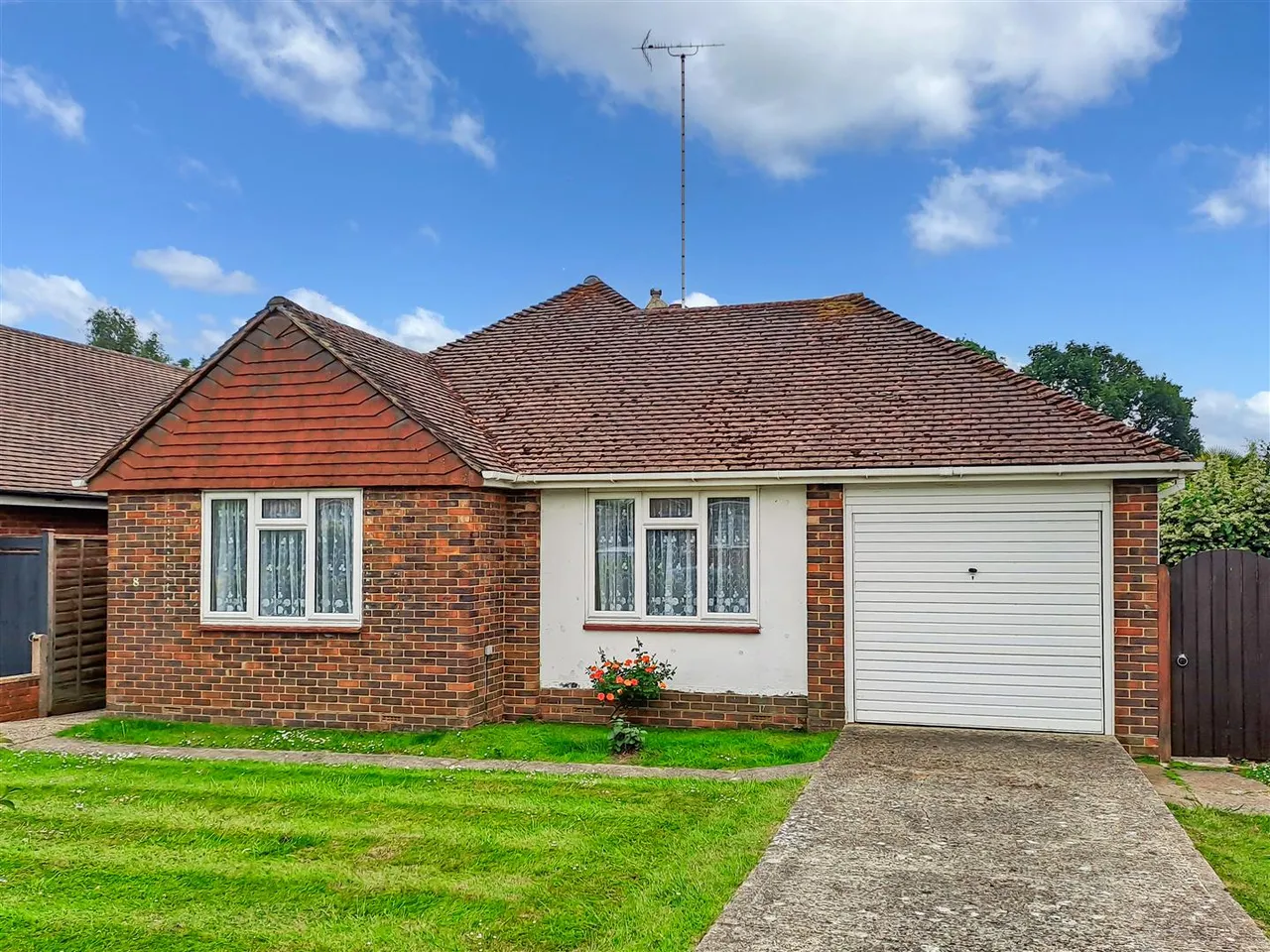 2 bed house for sale, Dingley Road, Rustington