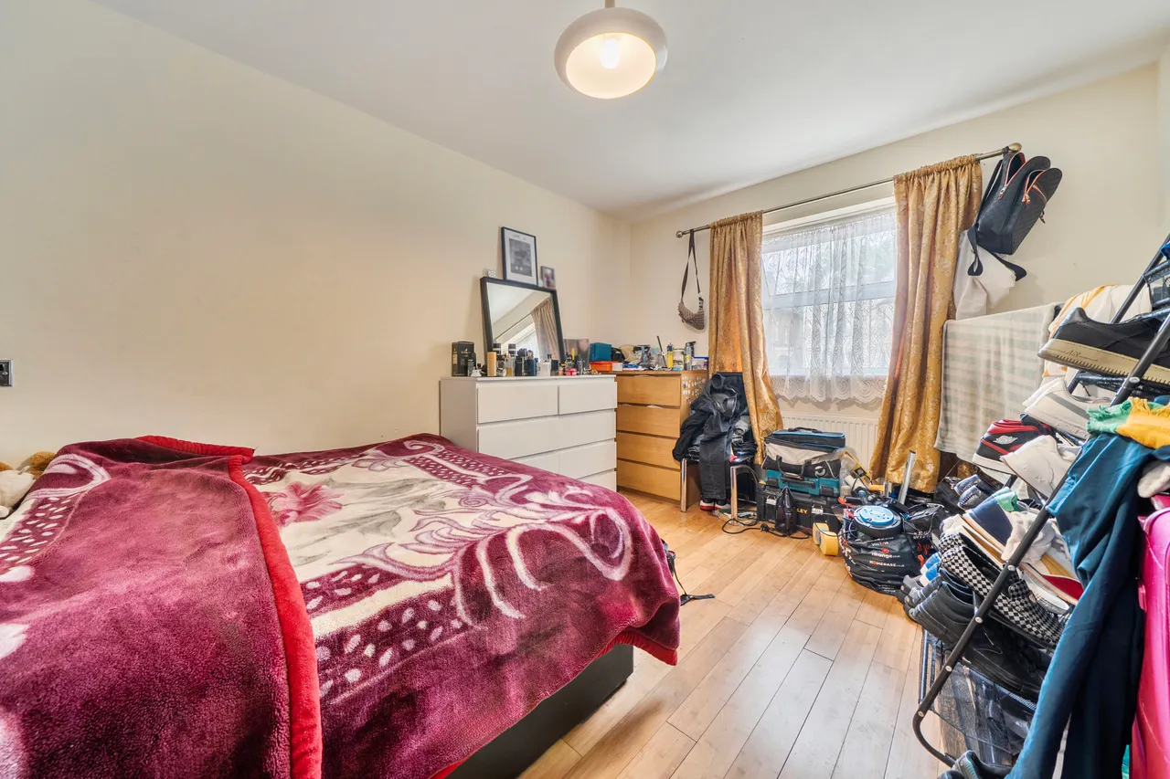 12b Westbourne Drive, London, photo 4