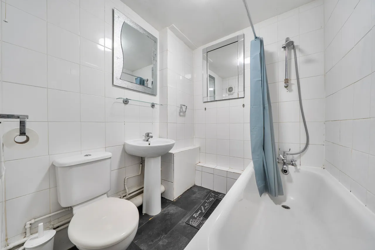 12b Westbourne Drive, London, photo 12