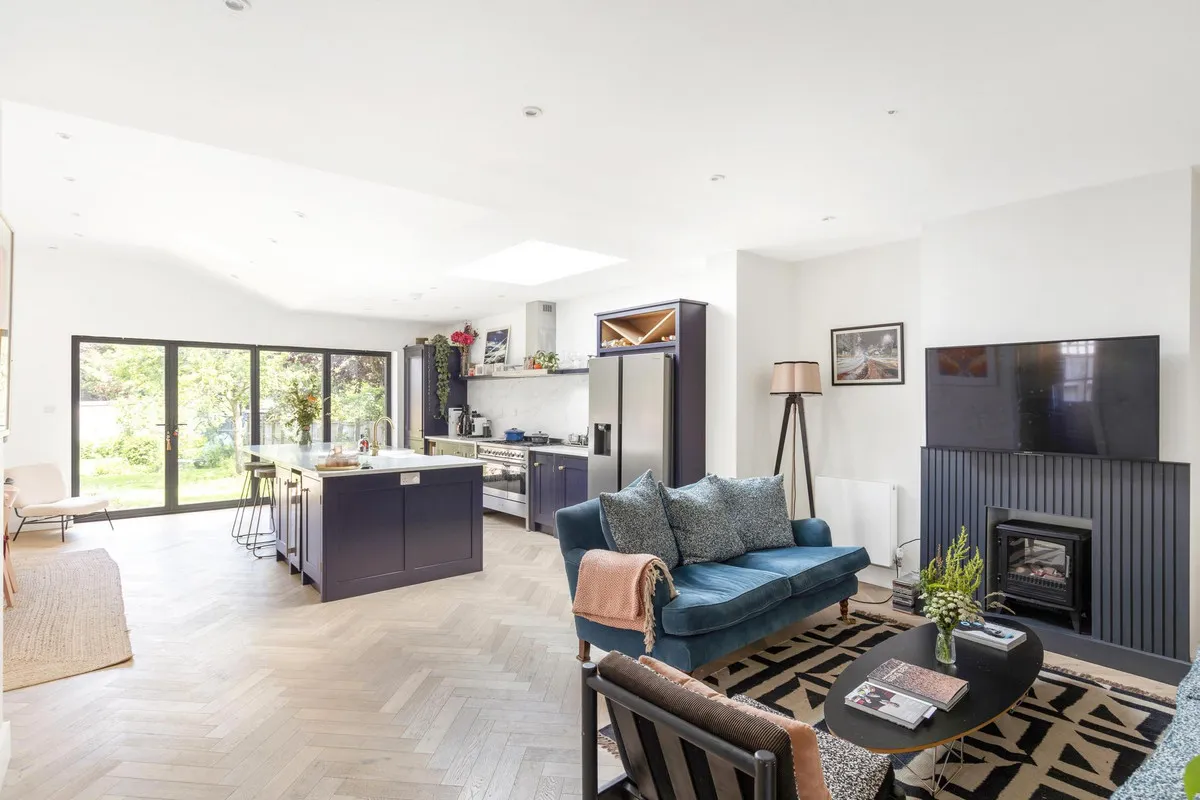 4 bed house for sale, Vallis Way, London, W13