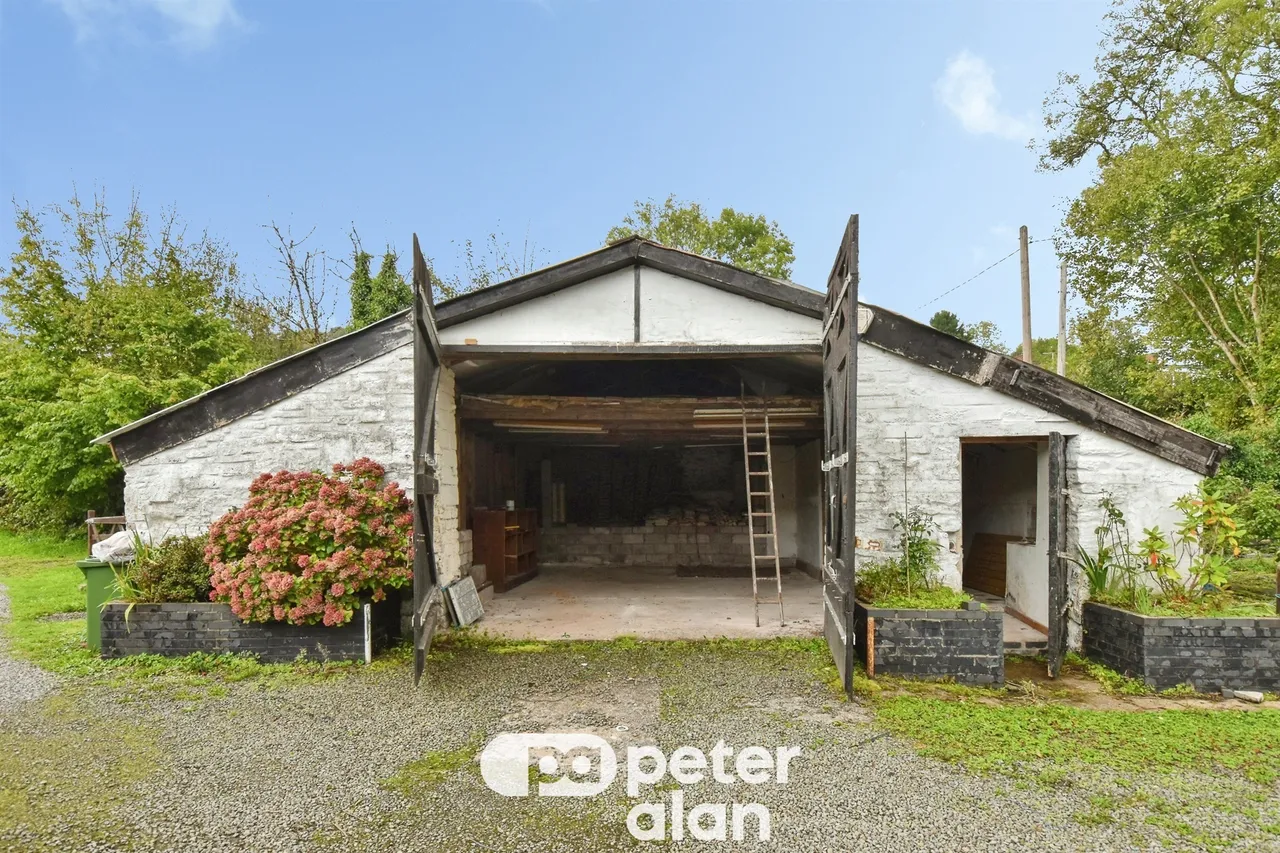 Poplar House Mountain Ash, CF45, photo 19