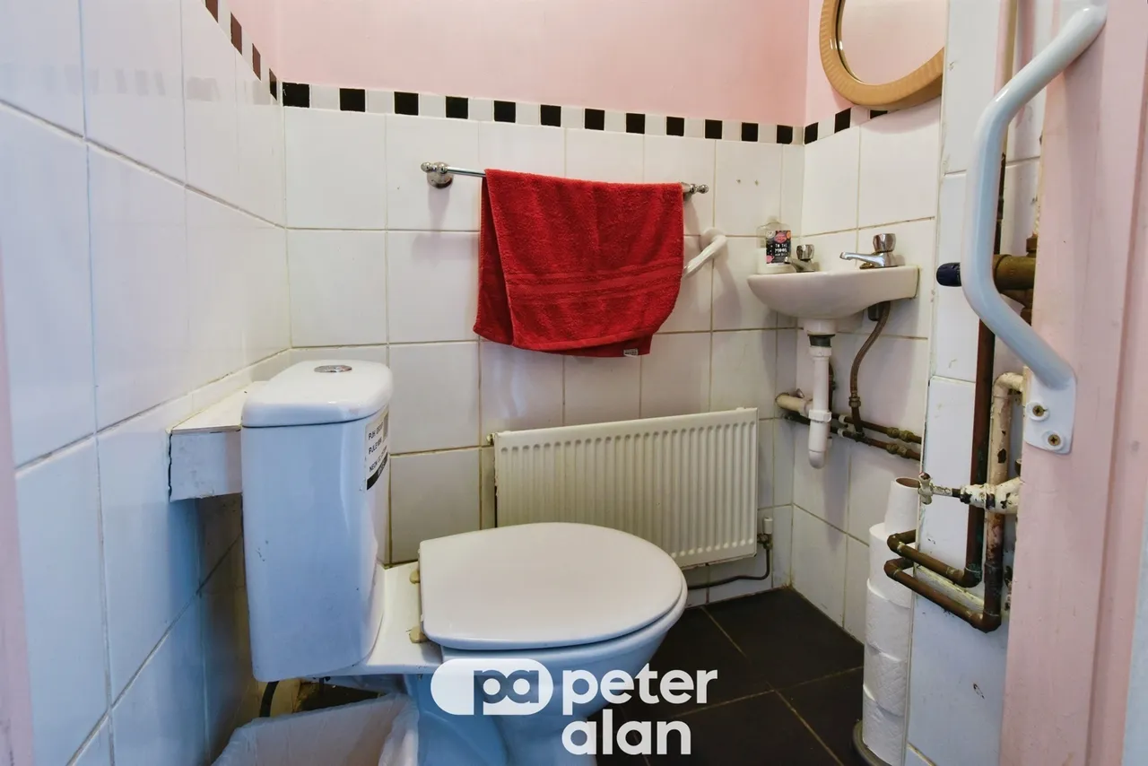 Poplar House Mountain Ash, CF45, photo 10