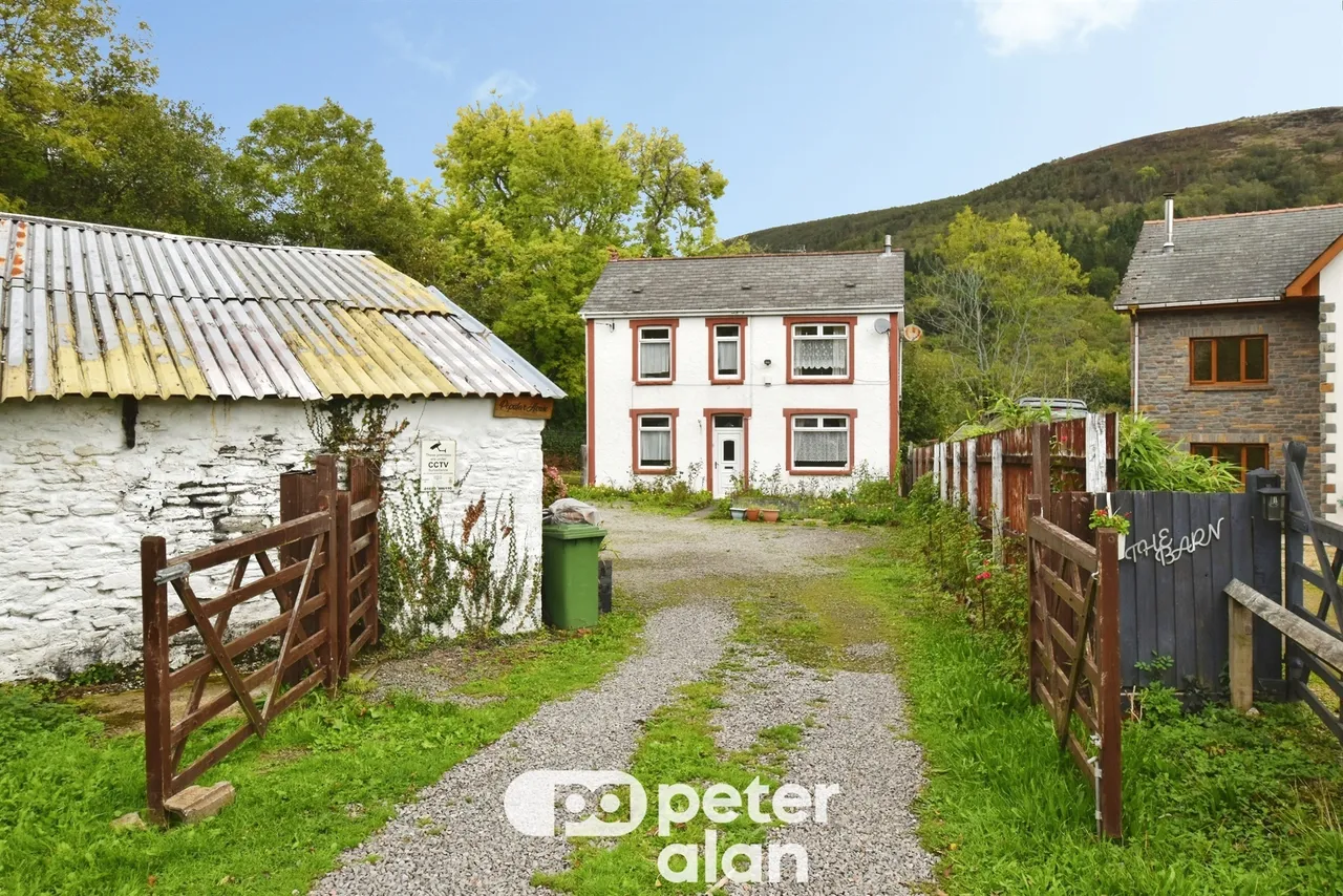 Poplar House Mountain Ash, CF45, photo 23