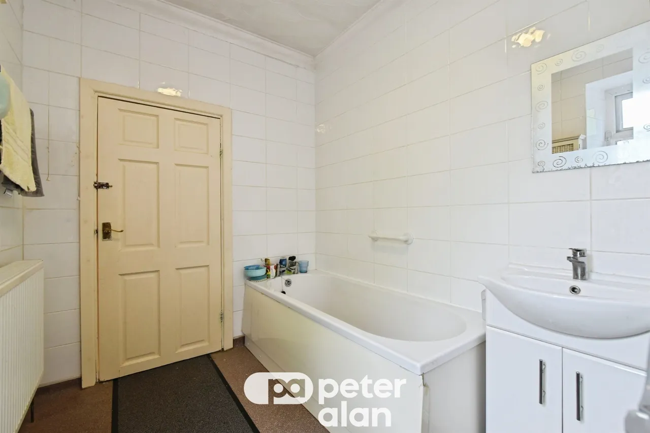 Poplar House Mountain Ash, CF45, photo 13