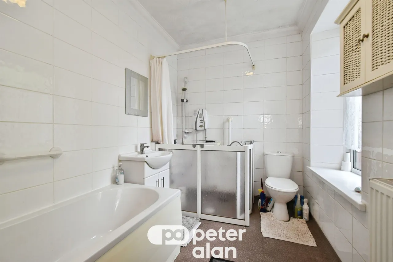 Poplar House Mountain Ash, CF45, photo 12
