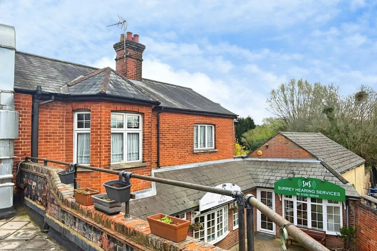 2 bed flat for sale — Shawfield Road, Ash, Surrey, GU12 5DJ