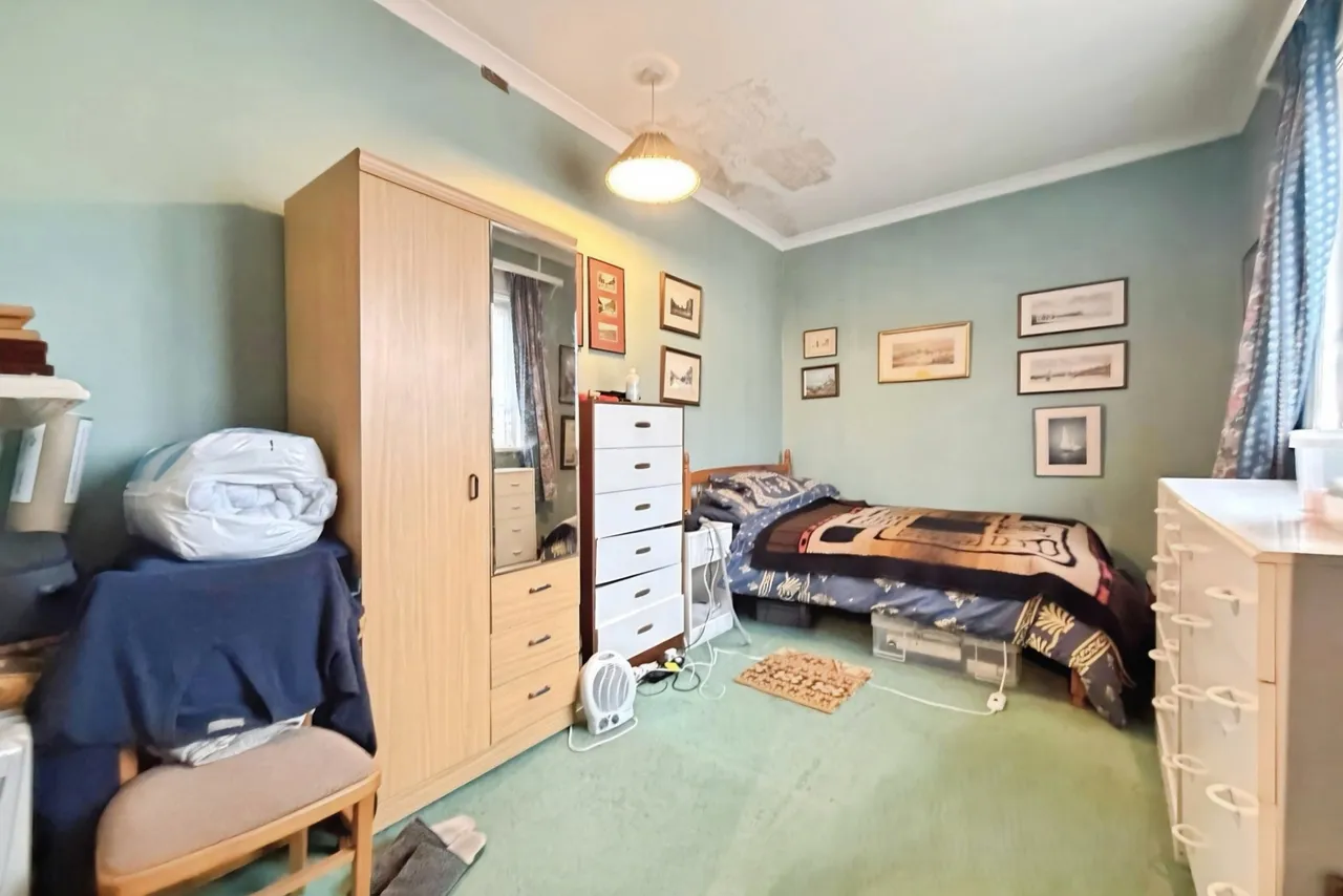 Shawfield Road, Ash, Surrey, GU12 5DJ, photo 3