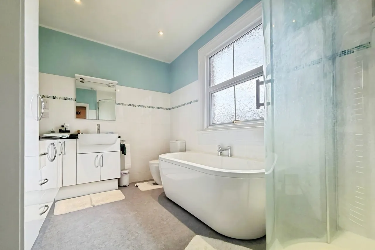 Shawfield Road, Ash, Surrey, GU12 5DJ, photo 4