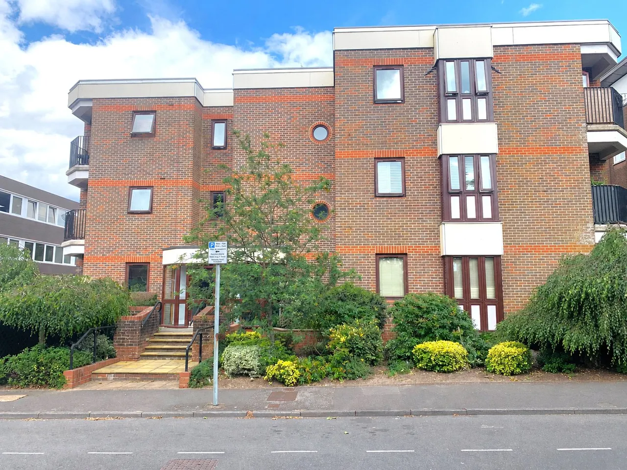 2 bed flat for sale, Cantelupe Road, East Grinstead, RH19