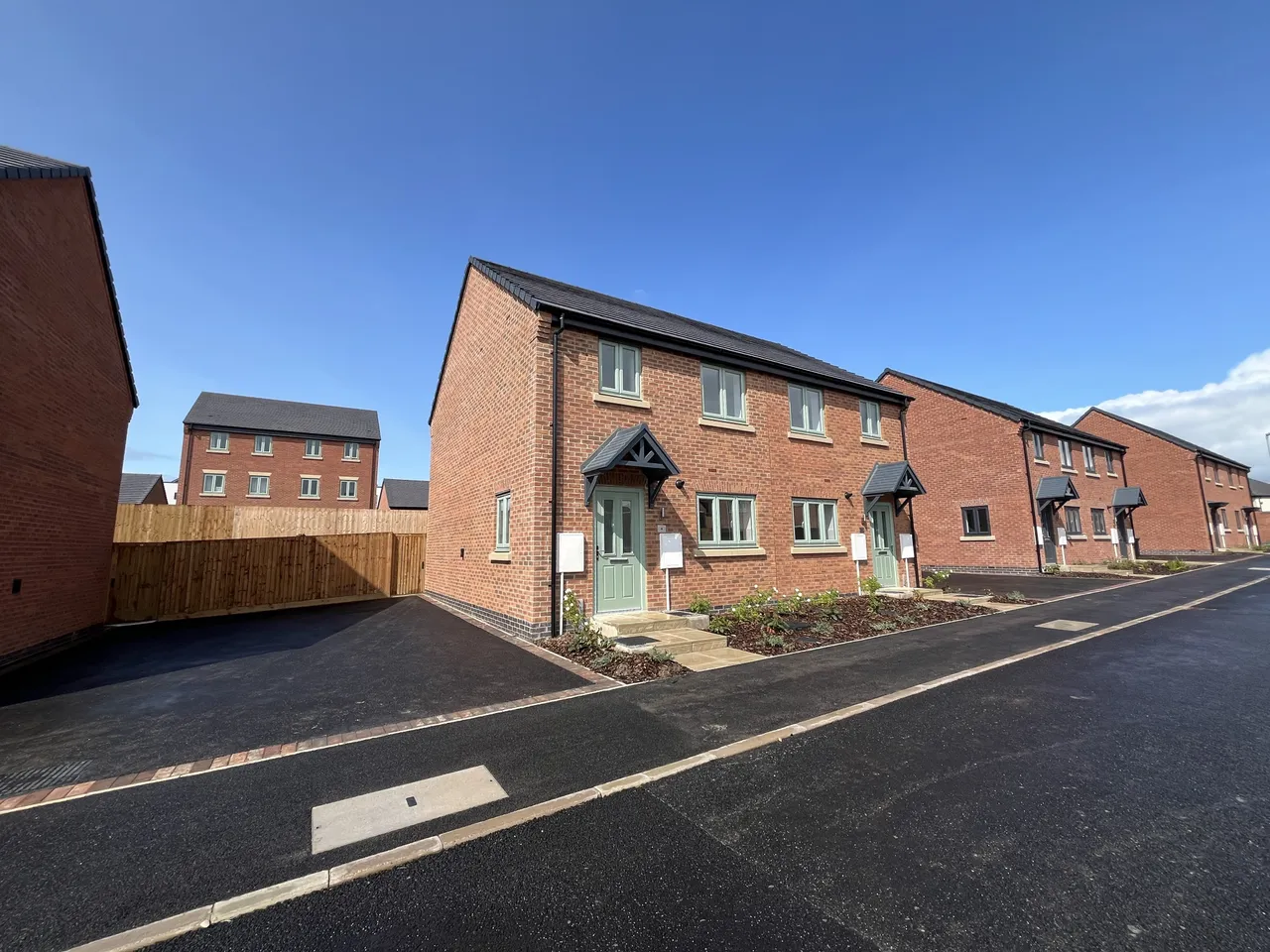 3 bed property to rent, Canons Close, NN17