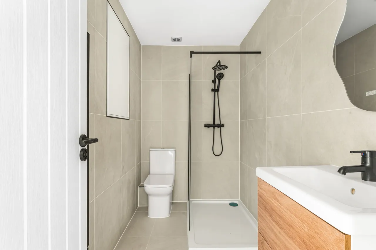 Allhallows Road, Beckton, E6, photo 9