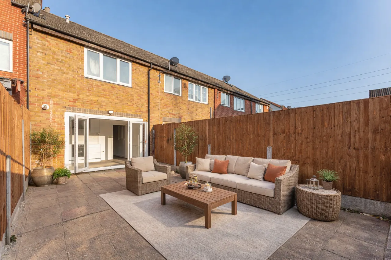 Allhallows Road, Beckton, E6, photo 2