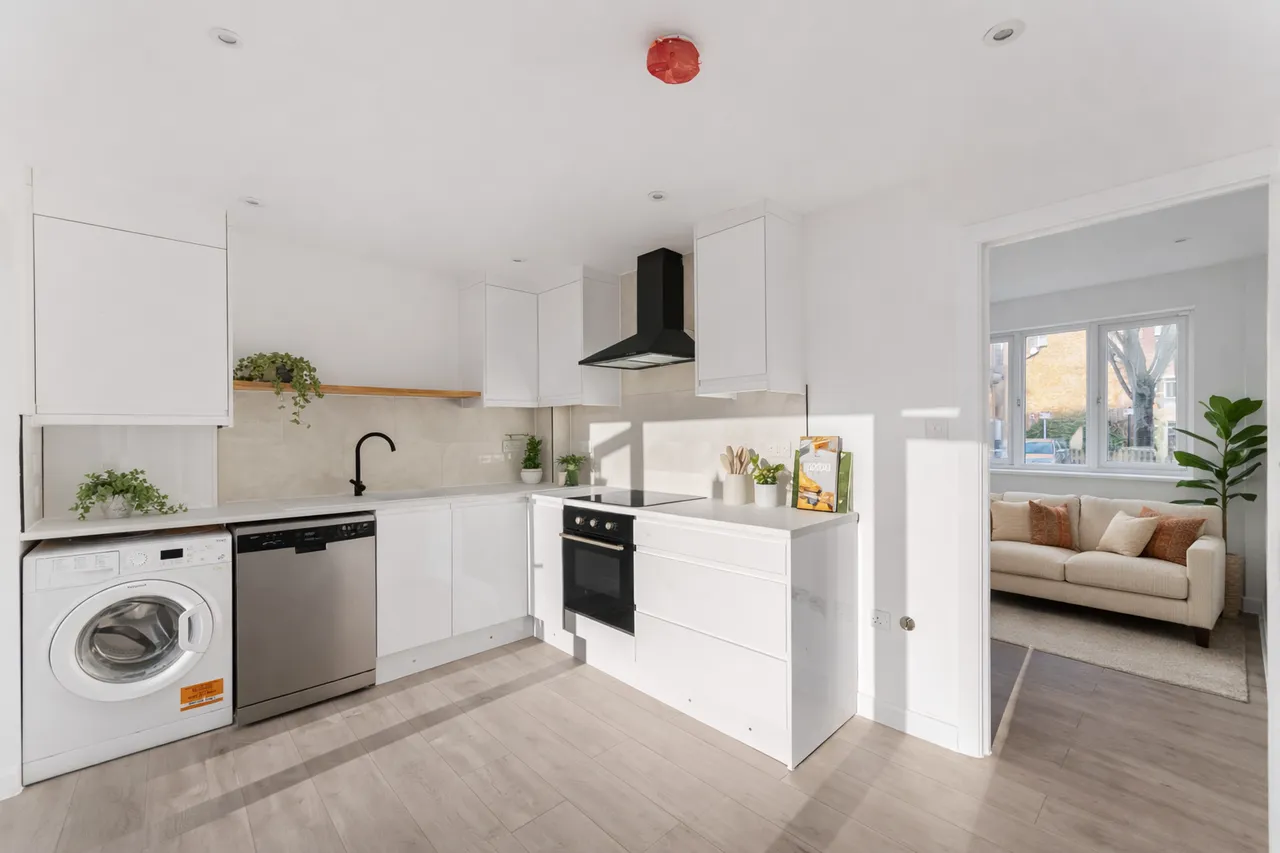 2 bed house for sale — Allhallows Road, Beckton, E6