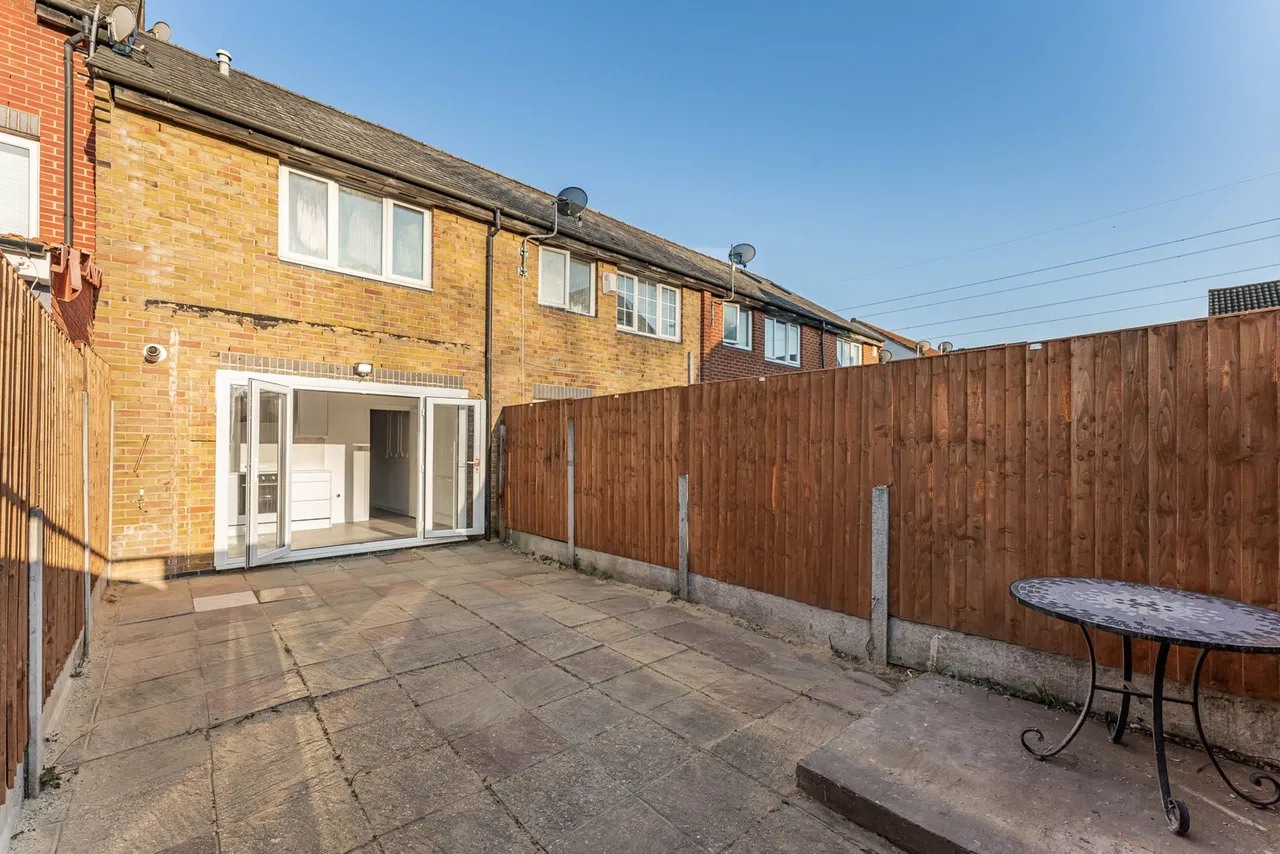Allhallows Road, Beckton, E6, photo 11