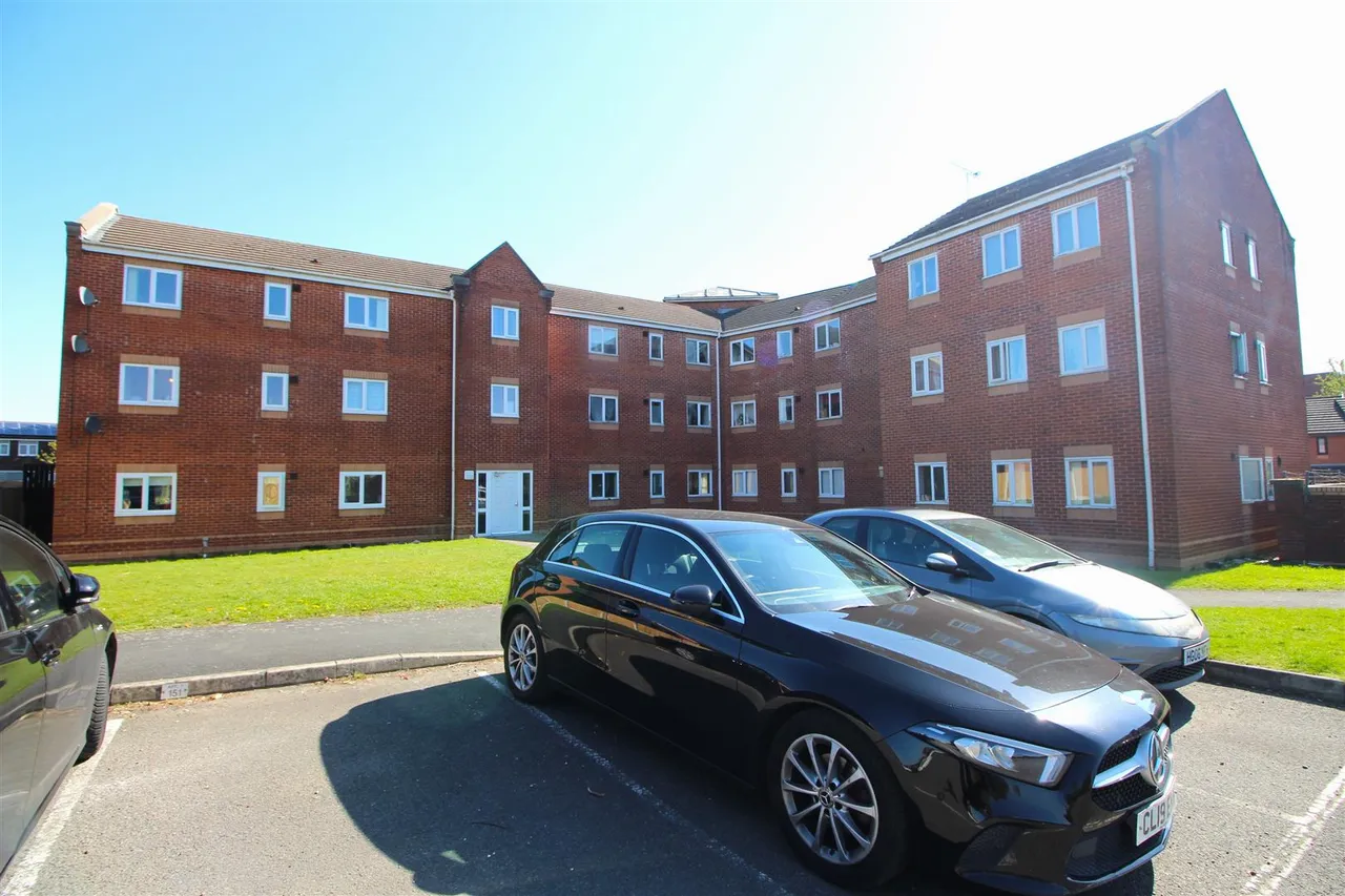 2 bed flat for sale — Elizabeth Street, Manchester, M8 8BW