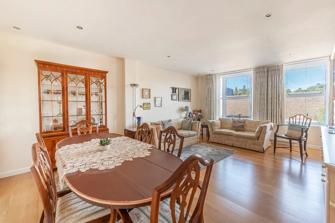 3 bed flat to rent, Stanmore, HA7