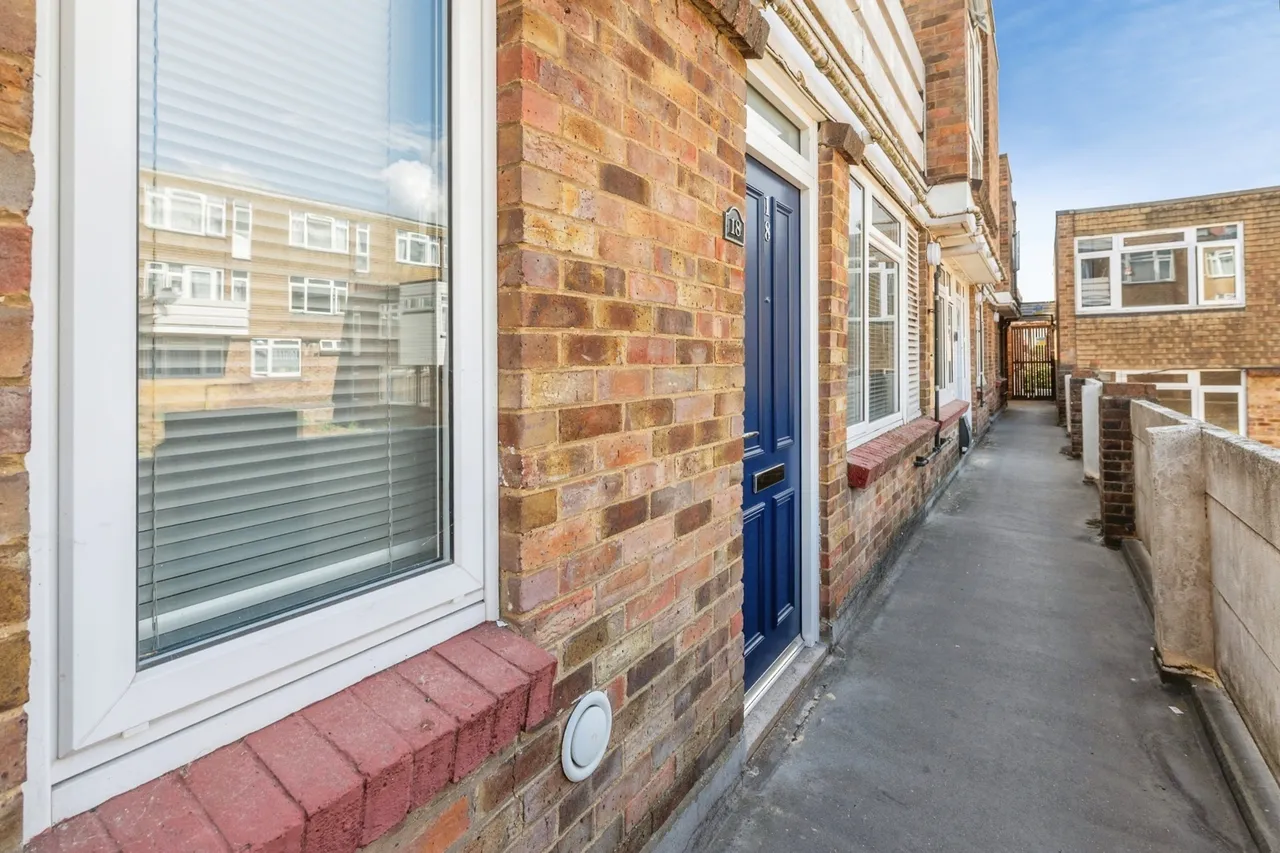 Railway Square, BRENTWOOD, Essex, CM14, photo 8