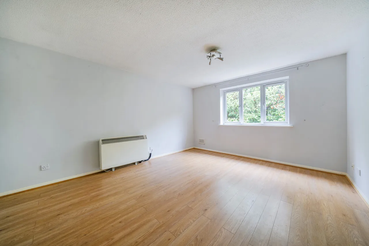 Bernard Ashley Drive, SE7, photo 2