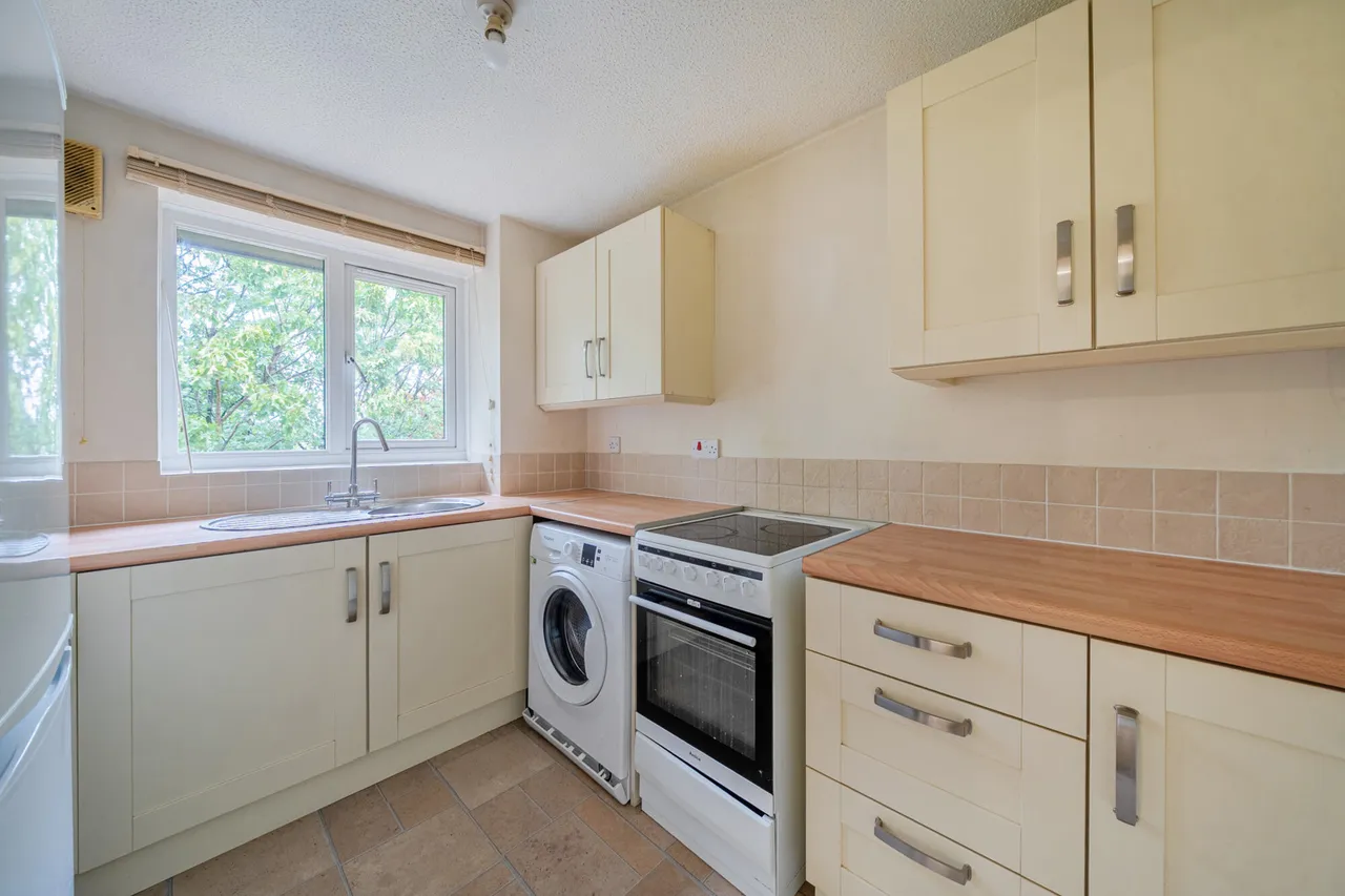 Bernard Ashley Drive, SE7, photo 4