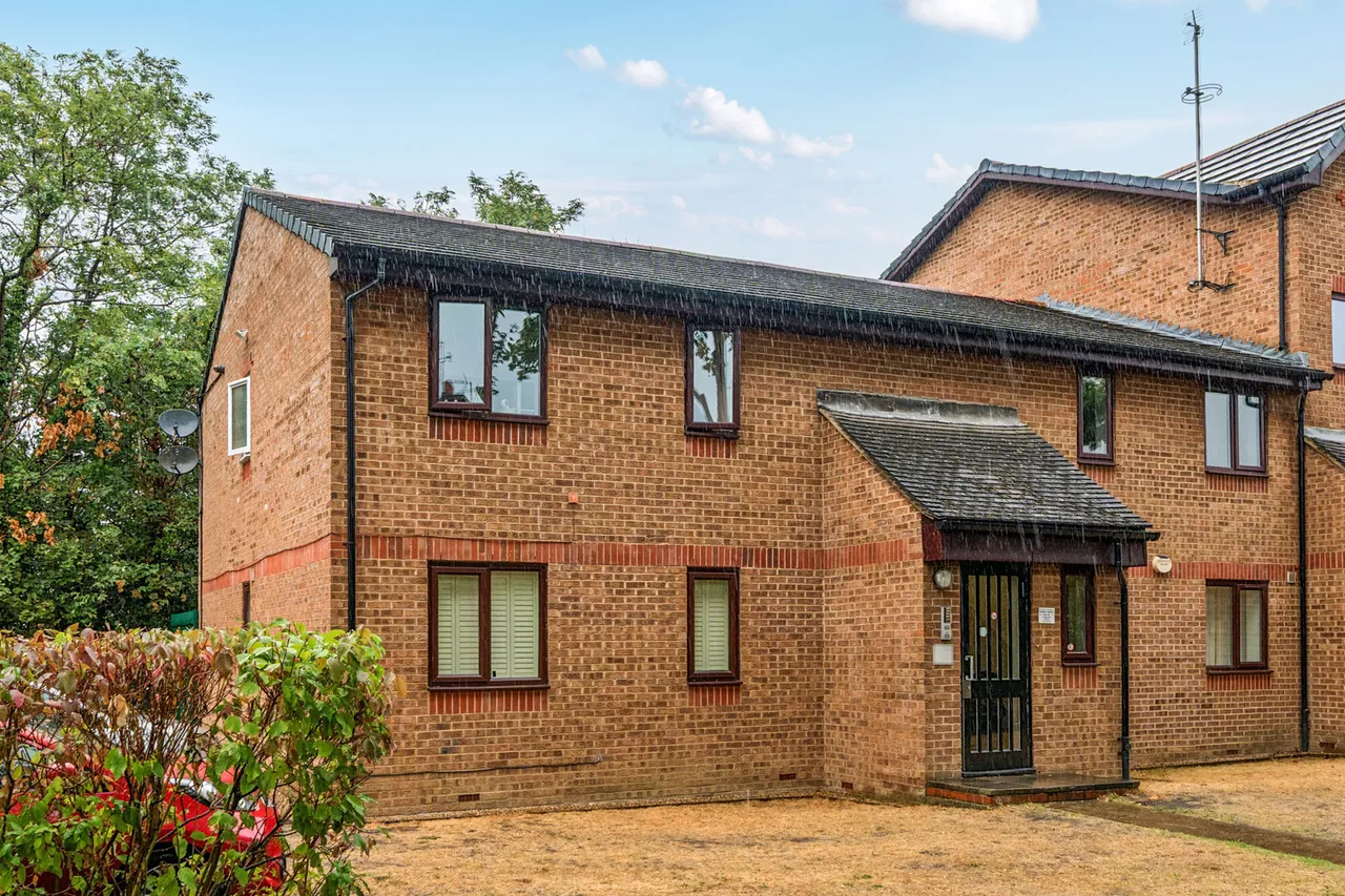 2 bed flat for sale, Bernard Ashley Drive, SE7