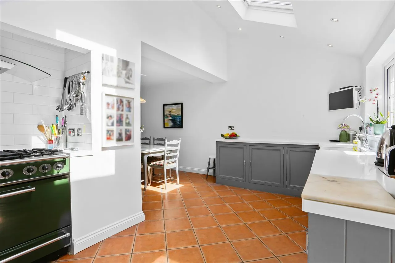 Holly Lane West, Banstead, SM7 2BB, photo 12