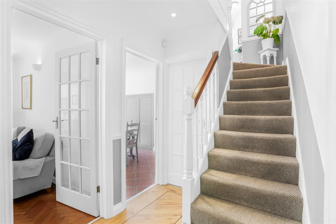 Holly Lane West, Banstead, SM7 2BB, photo 7