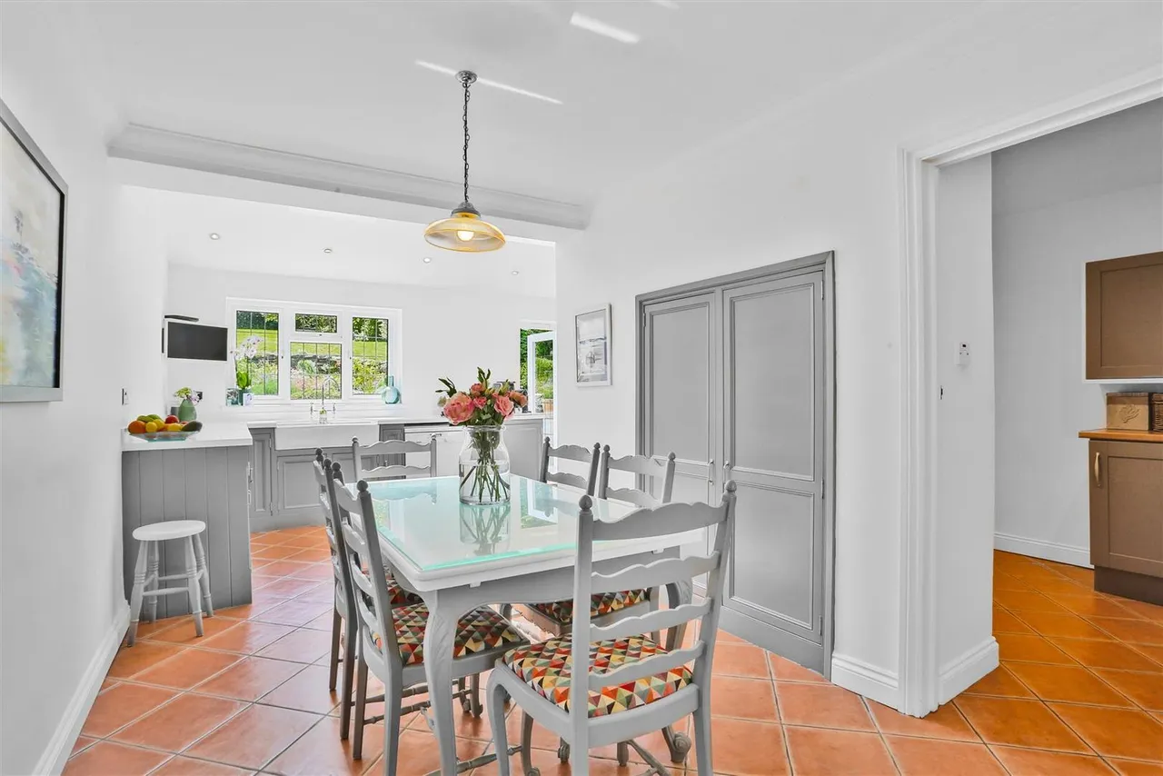 Holly Lane West, Banstead, SM7 2BB, photo 3