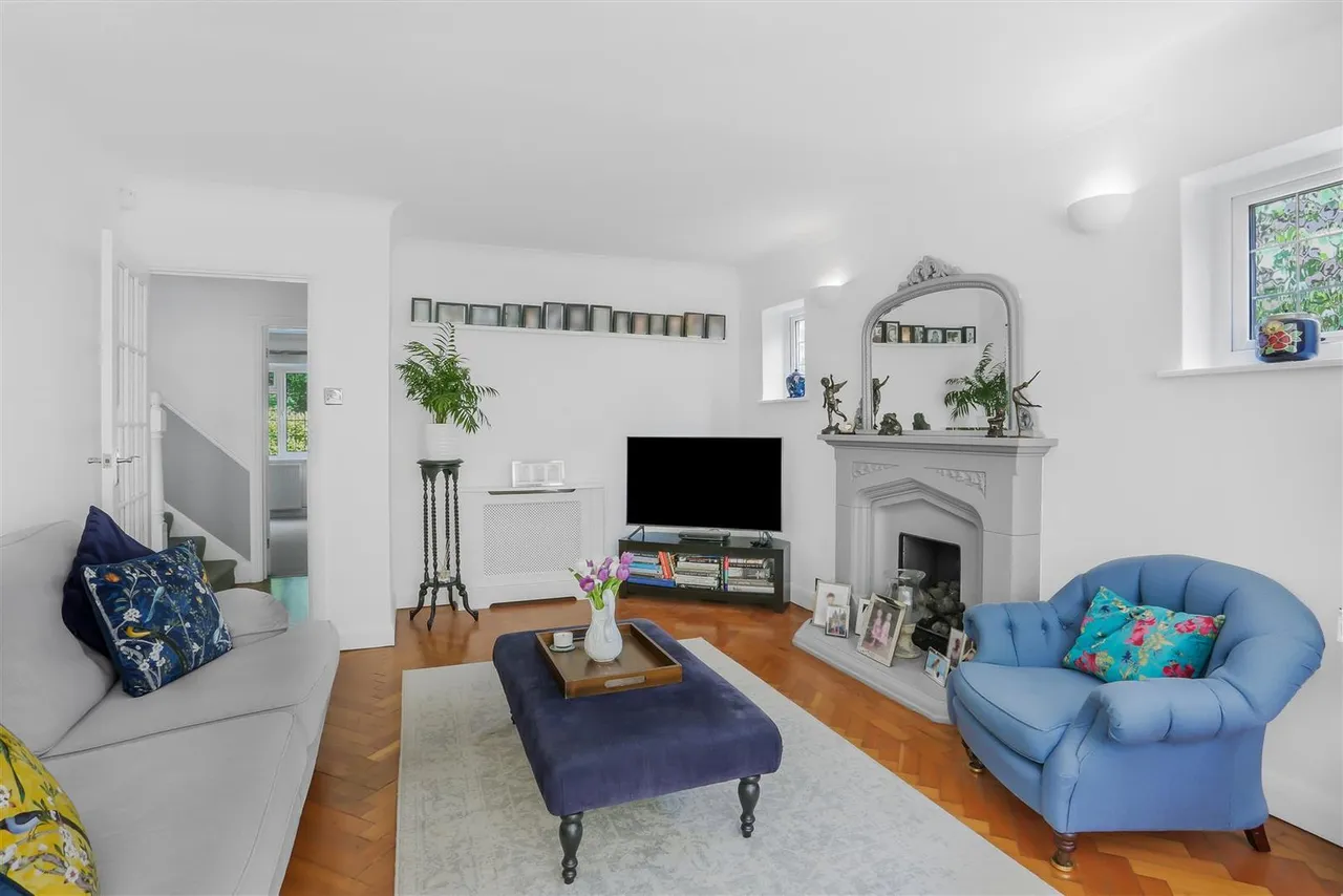 Holly Lane West, Banstead, SM7 2BB, photo 9