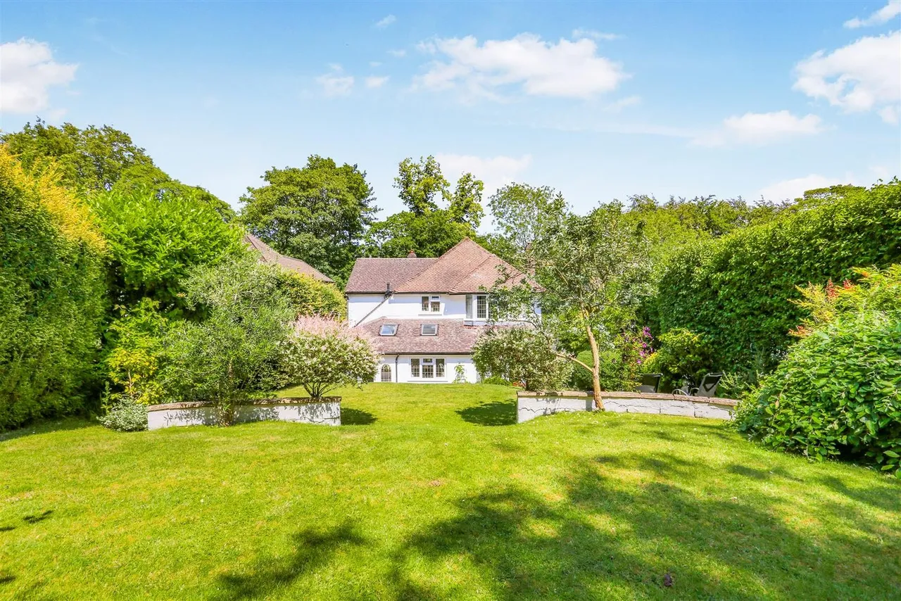 Holly Lane West, Banstead, SM7 2BB, photo 5