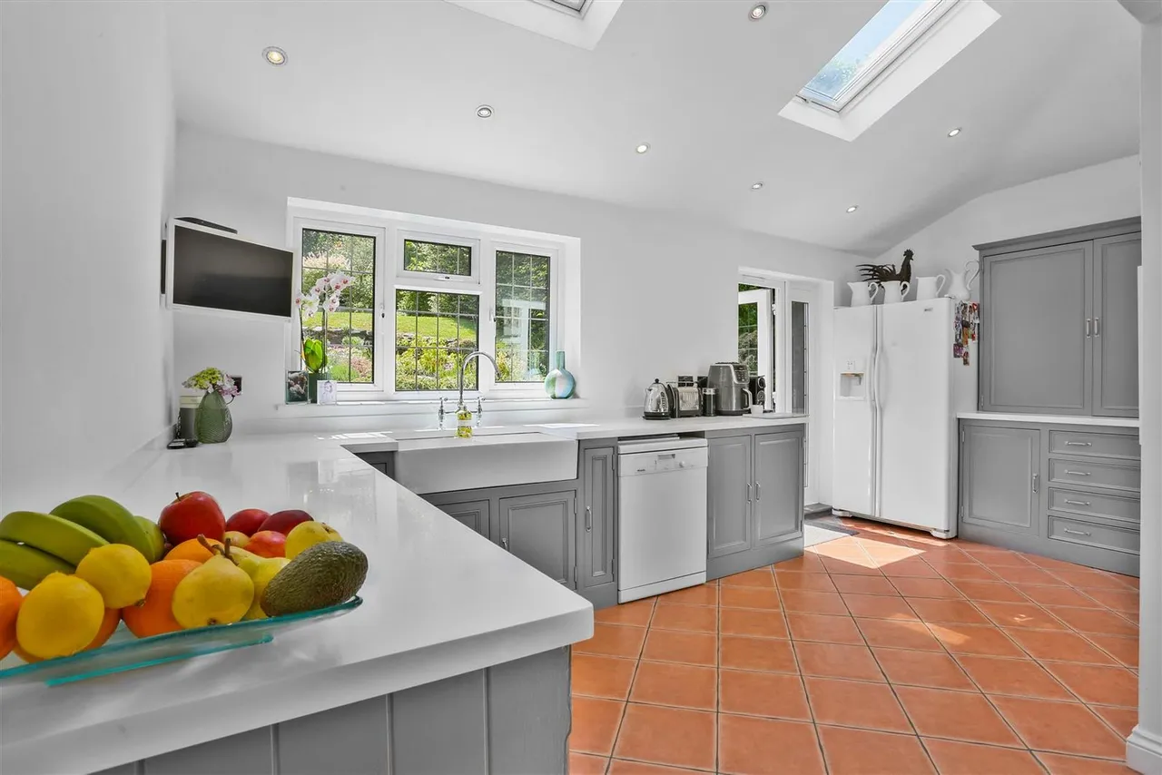 Holly Lane West, Banstead, SM7 2BB, photo 4