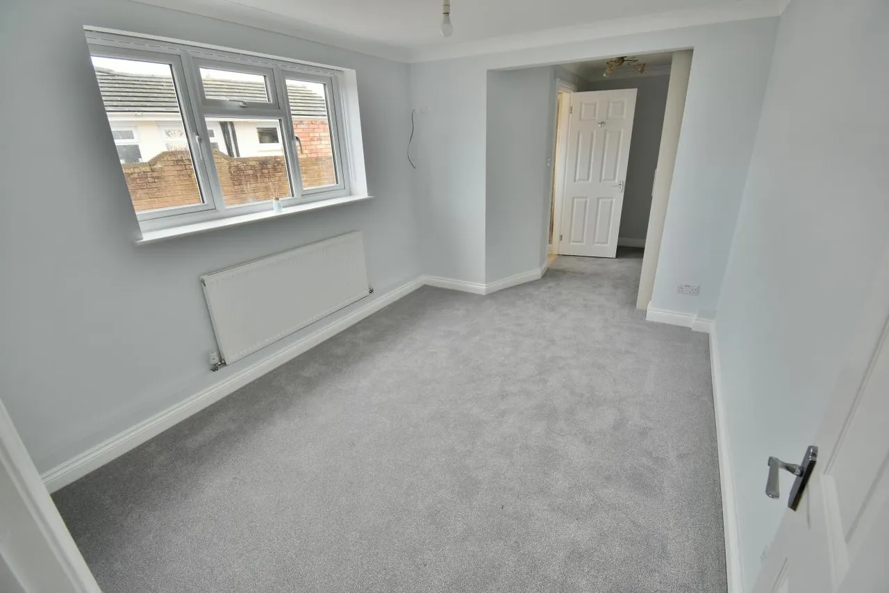Dugdell Close, BH22, photo 6