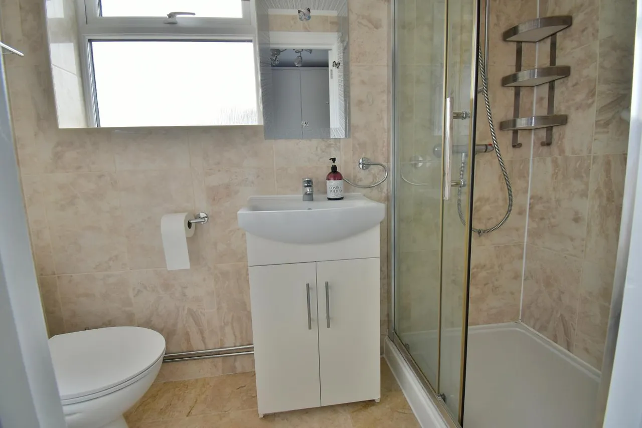 Dugdell Close, BH22, photo 8