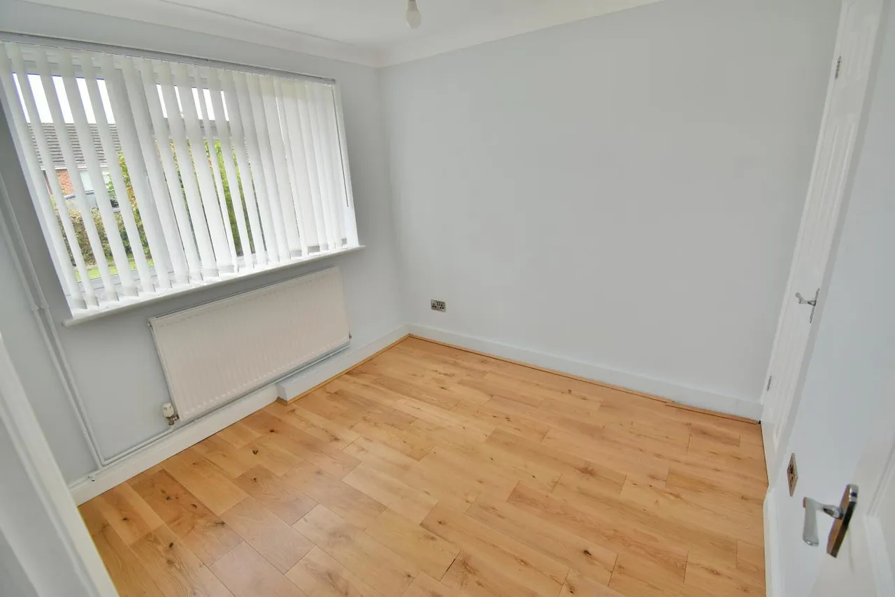 Dugdell Close, BH22, photo 9