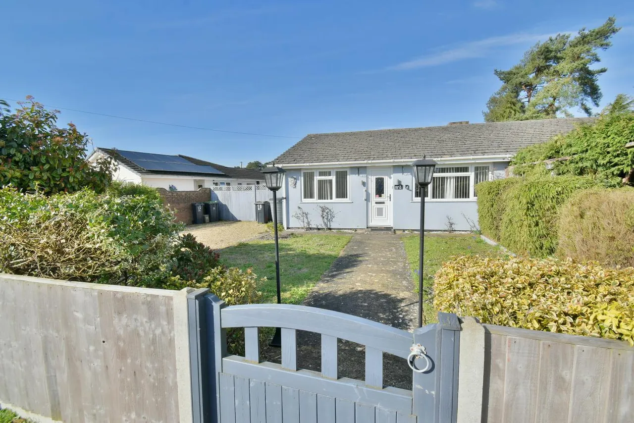 Dugdell Close, BH22, photo 15