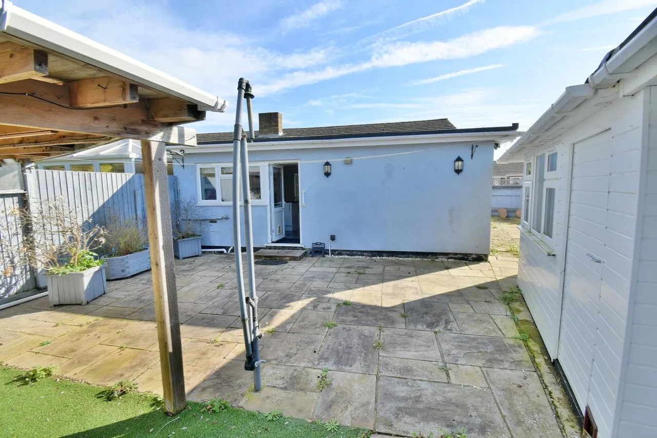 Dugdell Close, BH22, photo 14