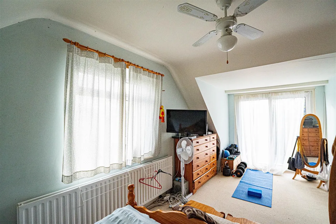Beauharrow Road, St. Leonards-On-Sea, photo 13